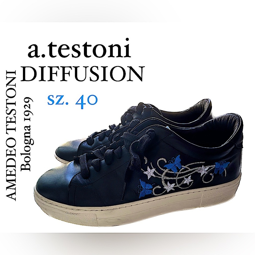 Women's Black Sneakers